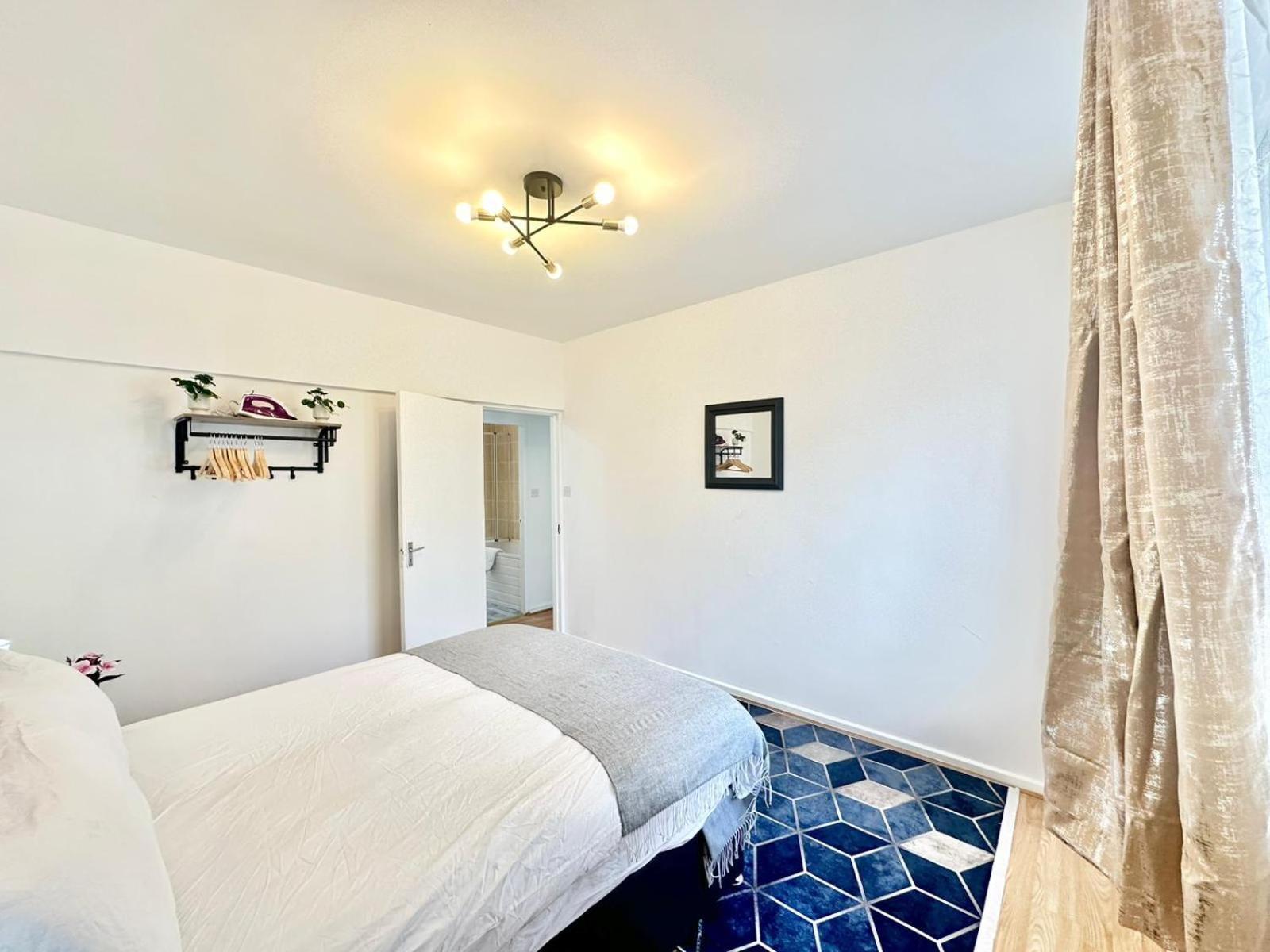 Lovely Two Bedroom In Paddington Londra