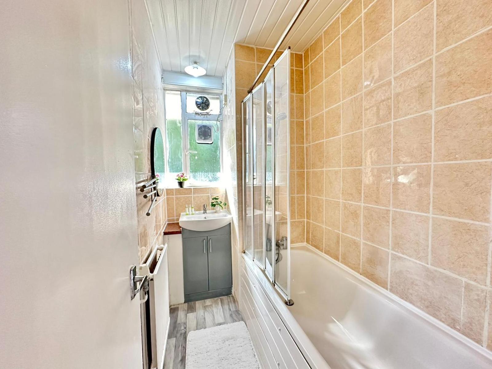 Appartamento Lovely Two Bedroom In Paddington Londra